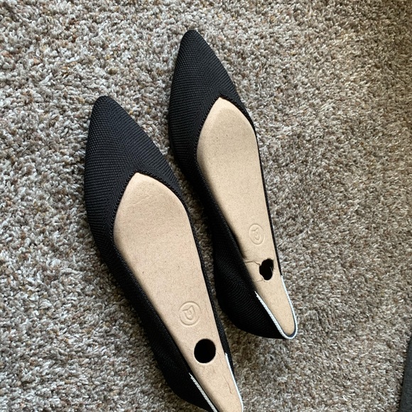 Rothy's Shoes - Rothy’s size 8 black point with solid white halo